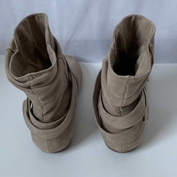 Flat Tan Slip into Ankle Boots - Picture 3 of 15